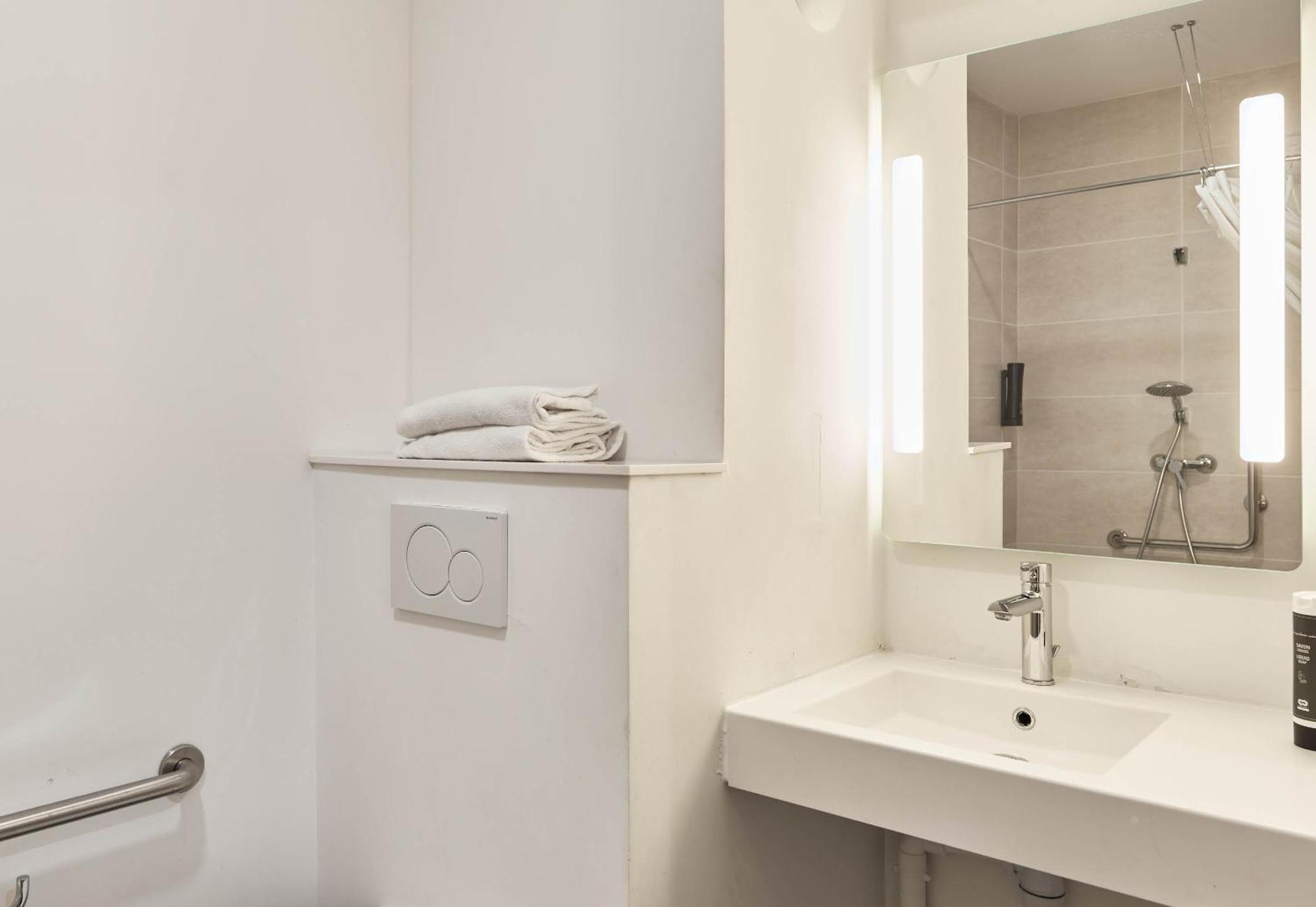 B&B Hotel Paris Porte De Bagnolet Bagian luar foto